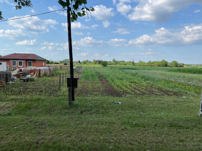 Eladó lakóövezeti telek - Szeged, Szőreg