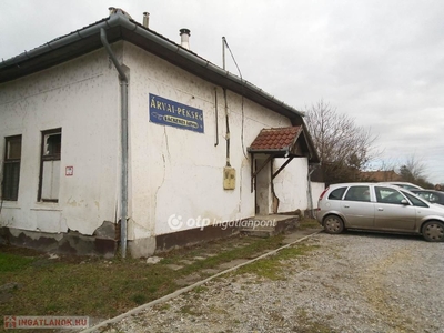 Eladó vendéglátó egység Tiszanána 6 900 000 Ft