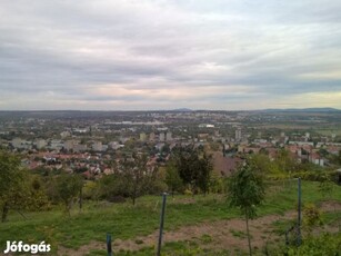 Mecsekoldal Makár részén panorámás telek eladó.