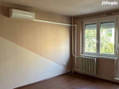 Tatabánya Bánhidai ltp- en ,átlagos állapotú , 49 m2 - es 2 szobás ,