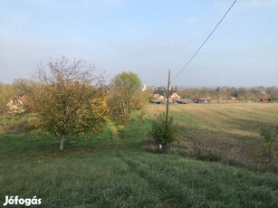 Balatonhoz közeli panorámás építési telek eladó Szabadhidvégen