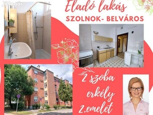 Eladó 2. emeleti, 2 szobás, erkélyes lakás - Szolnok, belváros