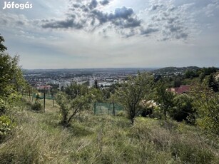 Eladó felújítás alatt álló családi ház, Mecsekoldalban.