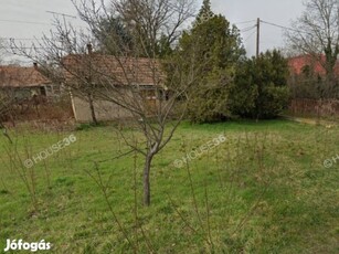 Építési telek a Petőfivárosban az Izsáki út mellett.