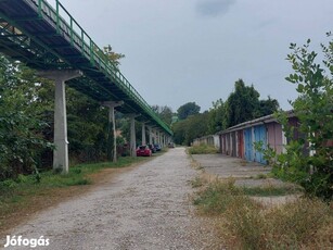 Hejőcsabán szerelőaknás garázs villanybekötéssel !