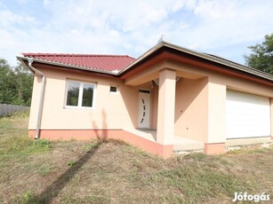 Koroncón 150m2-es , 4 szobás Családi ház 950 m2-es telekkel