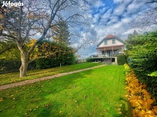 Örök panorámás saját erdőrésszel eladó családi ház Kerepesen!