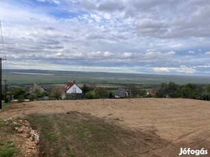 Panorámás telek eladó