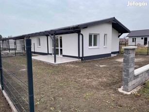 Siófok kertvárosi részén új építésű, 60 m2 lakóterületű, 0 rezsis lakó