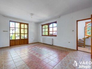 Eladó apartmanház Kőröshegyen