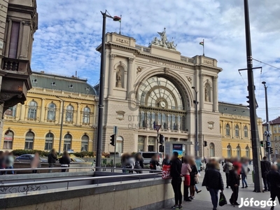 BELVÁROS, METRÓ KÖZELI KIS LAKÁS!