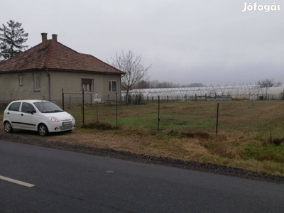 Pest vármegyei összközműves, üres telek