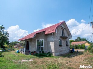 Eladó tégla családi ház Tápiószőlősön