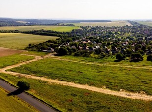 Eladó telekKislőd