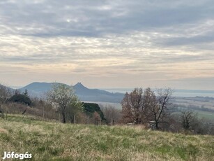 Hegymagason panorámás, felújított külterületi nyaraló eladó