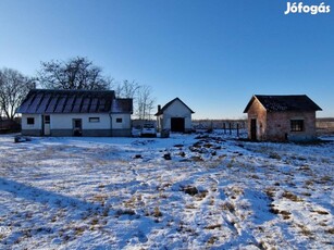 Máriapócs főút mellett többcélú ingatlan eladó