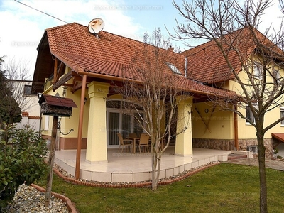 Eladó családi ház - Pécs, Ürög
