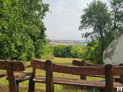 Eladó hétvégi házas nyaraló - Győrújbarát, Baráthegy