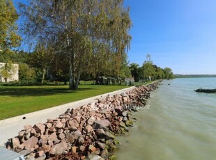 Eladó téglalakás Balatonakarattya