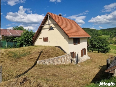 Állandó lakhatásra is alkalmas hétvégi ház Balaton mellett