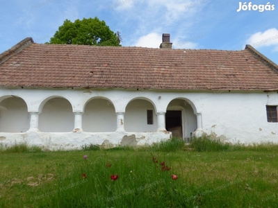 Eladó 60 m2-es parasztház bámulatos panorámával!