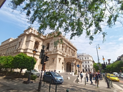 Eladó felújított lakás - Budapest VI. kerület