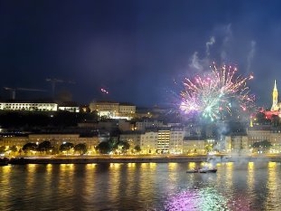 Eladó téglalakás Budapest, V. kerület, 3. emelet