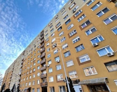 Eladó jó állapotú panel lakás - Budapest XV. kerület