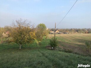 Balatonhoz közeli panorámás építési telek vízzel, villannyal eladó