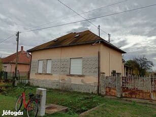 Eladó 110 nm-es Felújítandó Családi ház Komádi Petőfi Sándor utca 9