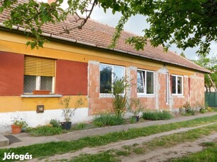 Központhoz közeli családi ház Tápiószentmártonban