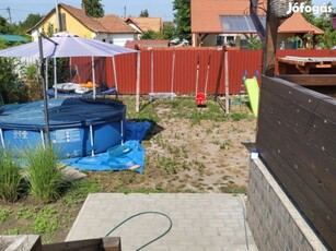 Szigethalom, Vadaspark közeli utca, 90 m2-es, ikerház, 4 szobás