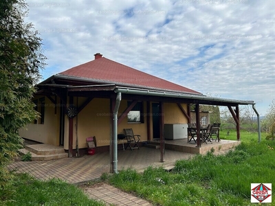 Eladó családi ház - Balatonvilágos, Hétvezér utca 10.