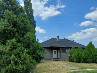 Eladó családi ház - Csorna, Virág utca