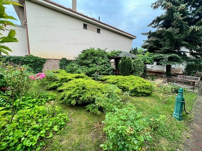 Eladó családi ház - Debrecen, Hatvan utcai kert
