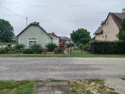 Eladó családi ház - Gönyű, Petőfi Sándor utca