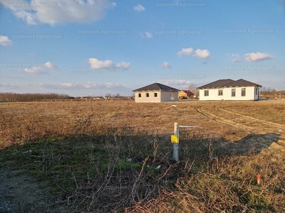 Eladó lakóövezeti telek - Helvécia, Szabó Sándor-lakótelep