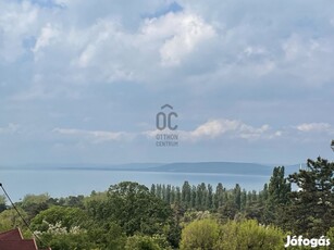 Gyönyörű balatoni panorámával rendelkező ingatlan eladó Balatonakaratt