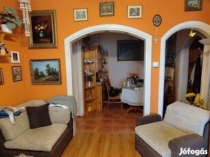 Panorámás loggiás lakás