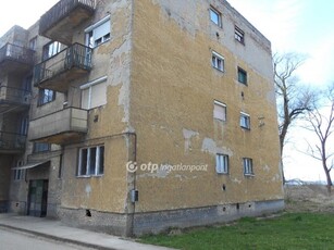 Eladó téglalakás Putnok, Bem József tér, 2. emelet