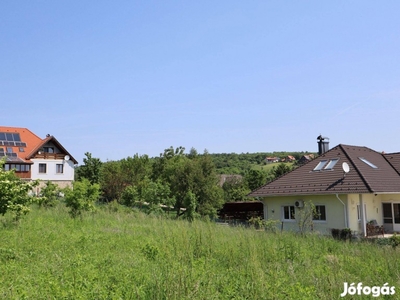 Eladó Balatonra panorámás belterületi építési telek Cserszegtomajon