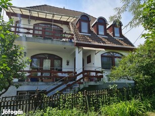 Domoszló, Hunyadi János utca, 158 m2-es, családi ház, 5 szobás