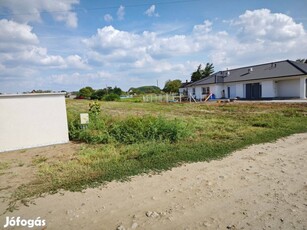 Eladó közműves építési telek Mikepércs déli lakóparkjában