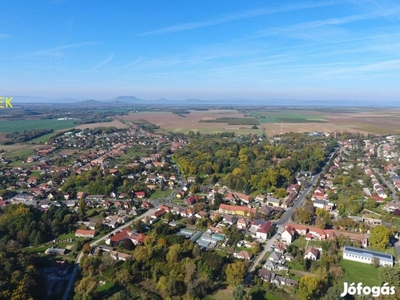 Balatontól 10.km-re Lengyeltótiban épitési telkek eladóak