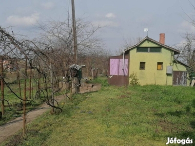 Diószegi út közelében gázfűtéses kis ház eladó!