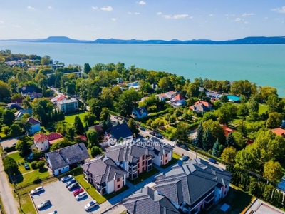 Eladó téglalakás Balatonlelle, Honvéd utca, földszint