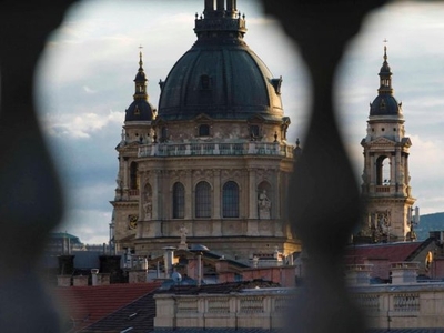 Kiadó téglalakás, albérlet Budapest, VI. kerület, Tetőtér