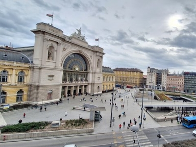 Kiadó téglalakás, albérlet Budapest, VII. kerület, Baross tér, Tetőtér