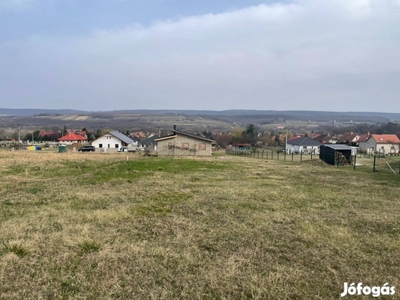 Panorámás belterületi építési telek, közel a Balatonhoz