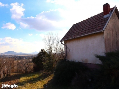 Zalahalápon eladó panorámás nyaraló